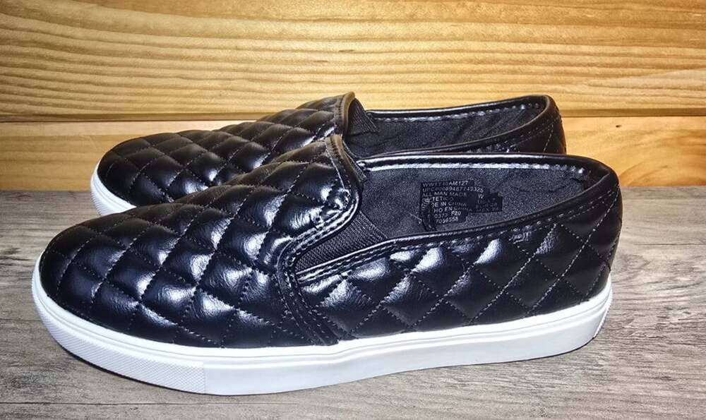 Time and Tru Womens Size 7W Memory Foam Quilted Slip-On Shoes Black/White